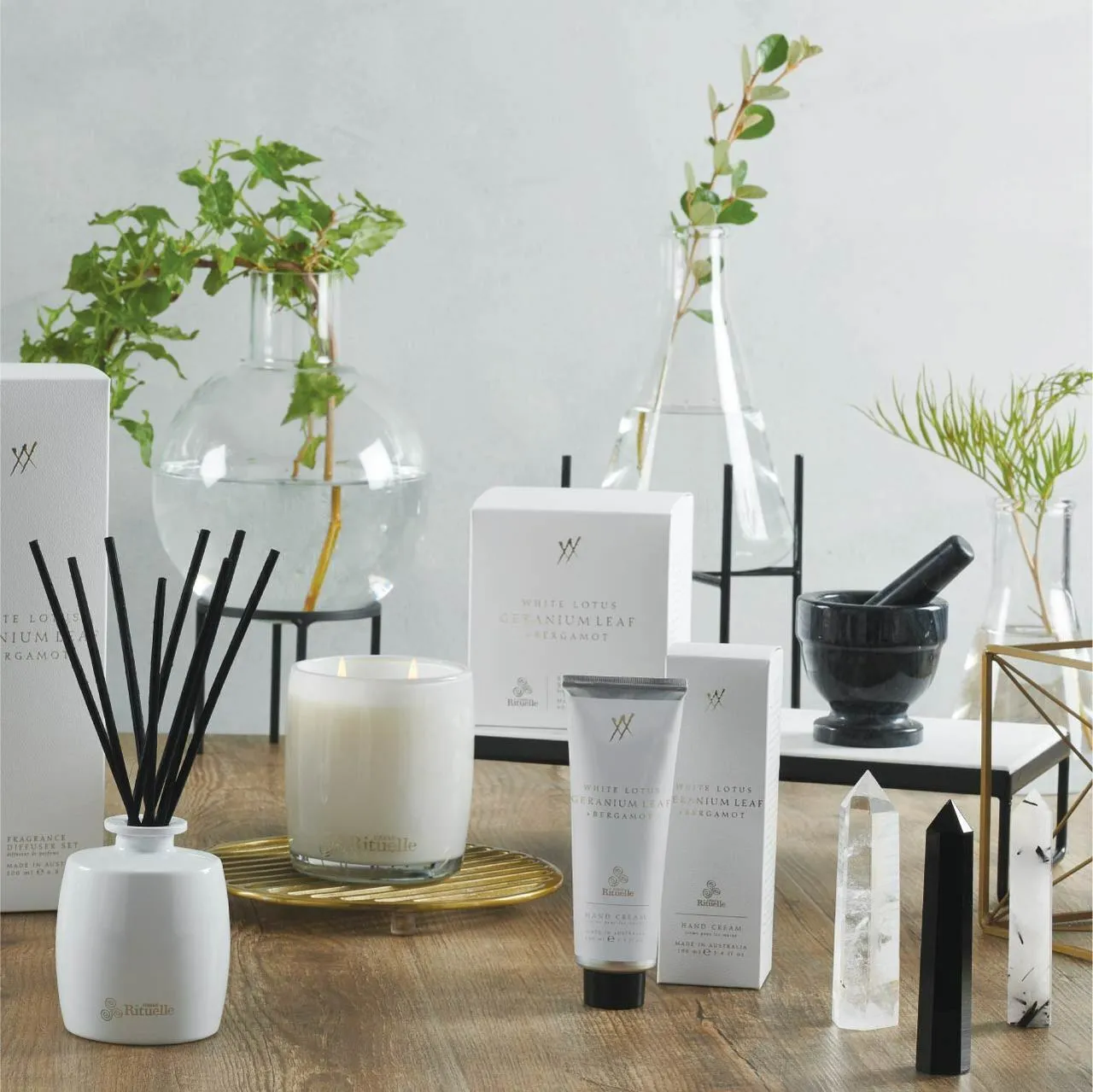 Alchemy White Lotus, Geranium Leaf & Bergamot Scented Soy Candle - 400g