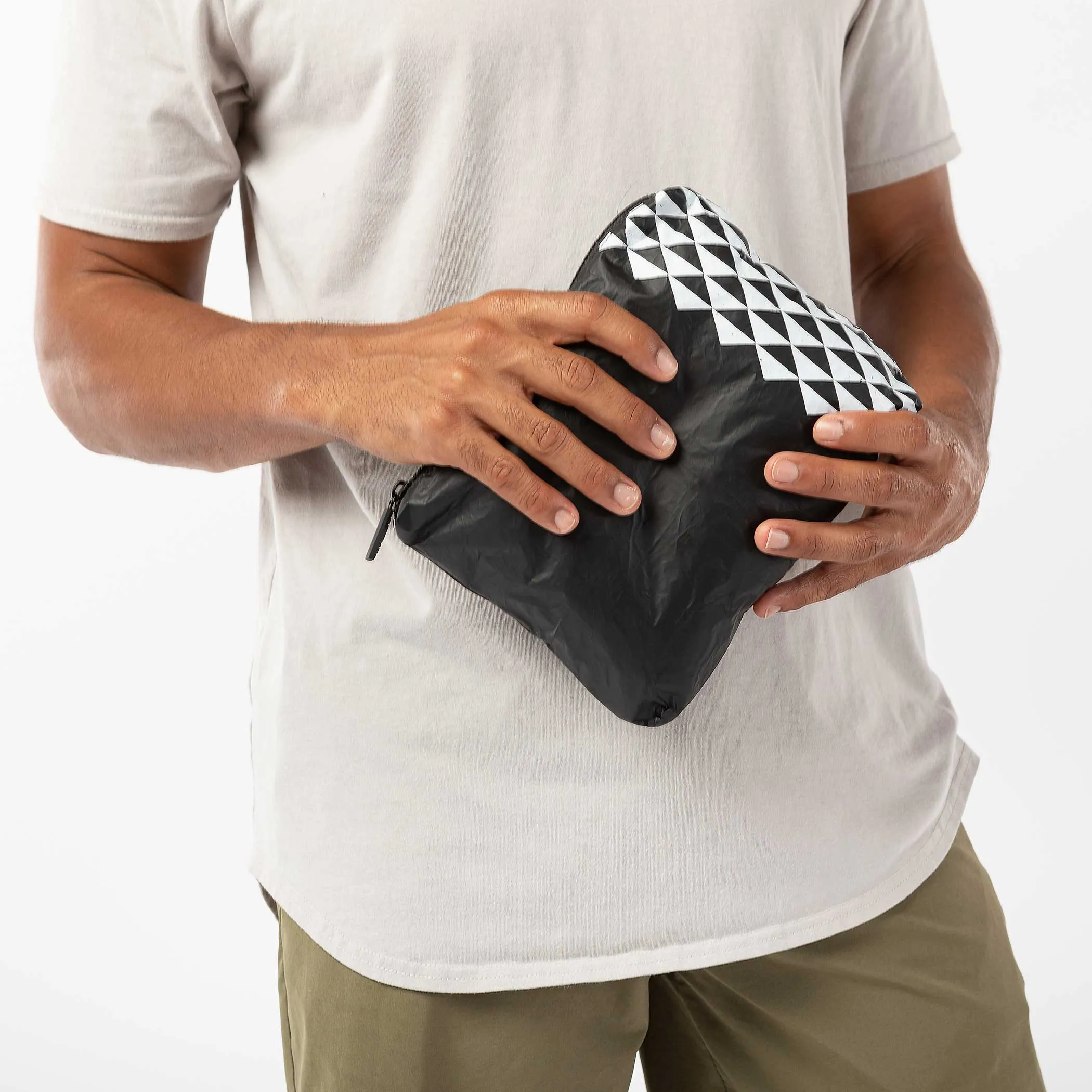 Aloha Small Kona Pouch in White/Black