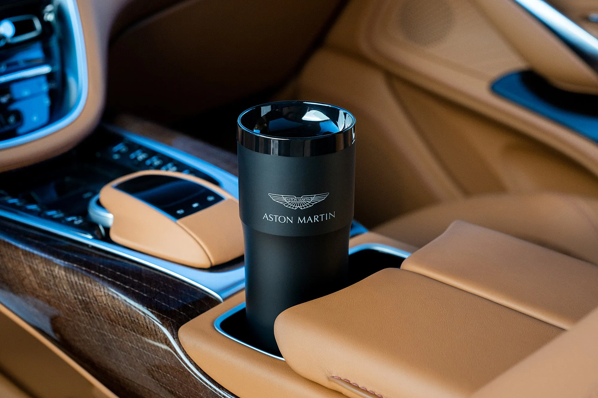 Aston Martin DBX Essentials Pack