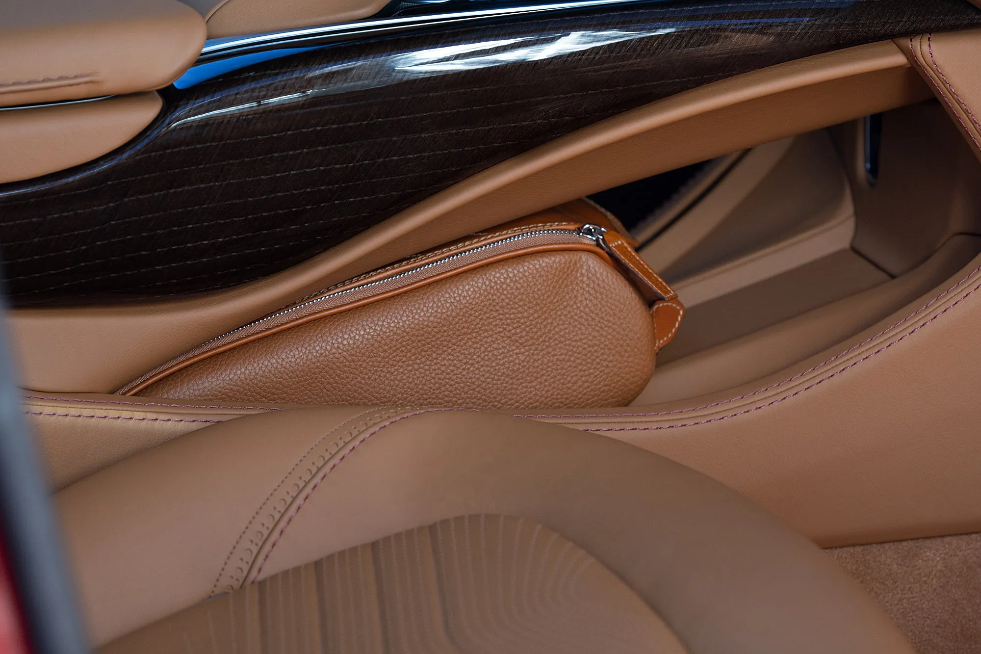 Aston Martin DBX Essentials Pack