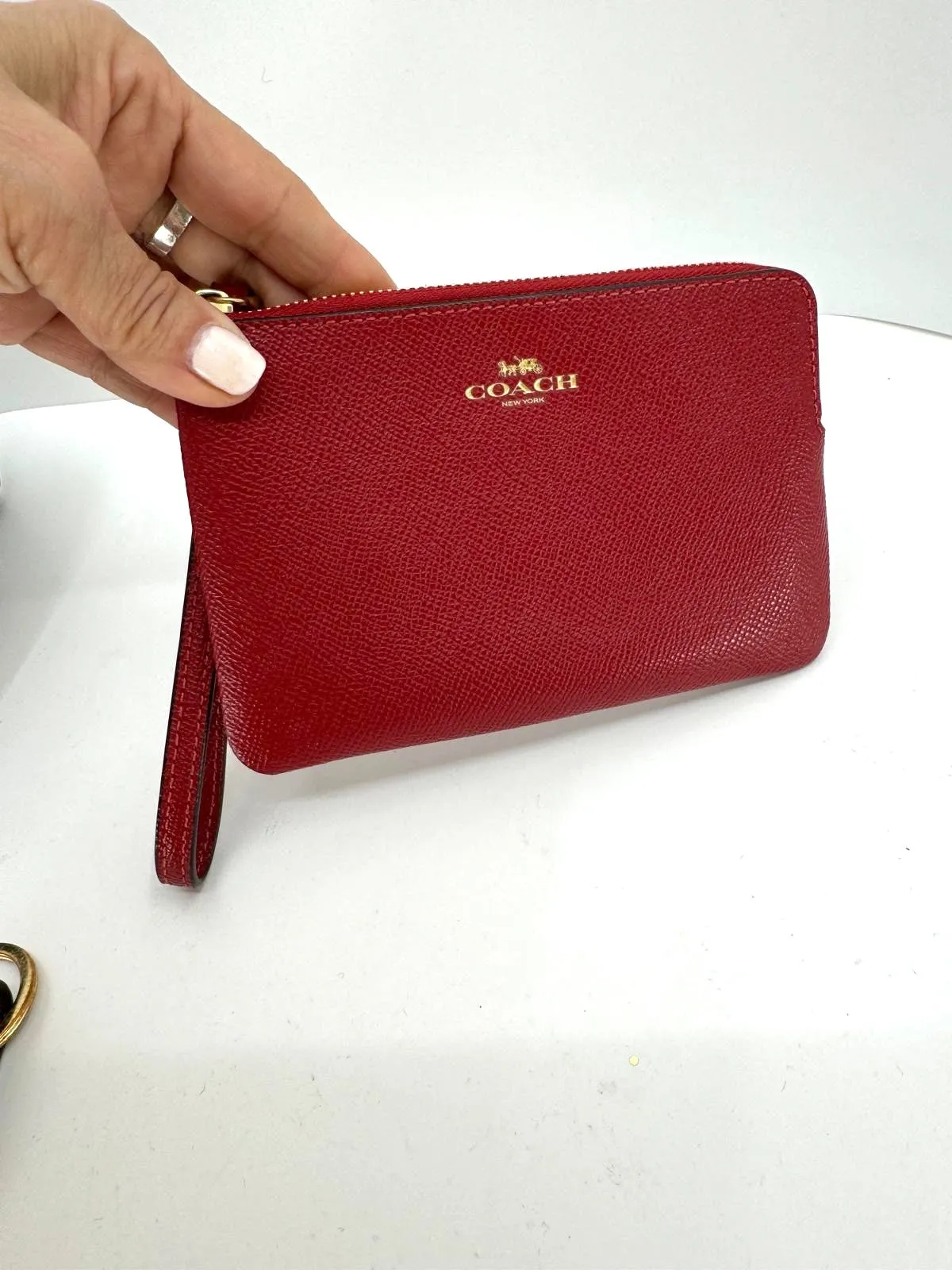 COACH PEBBLED LEATHER CORNER ZIP WRISTLET