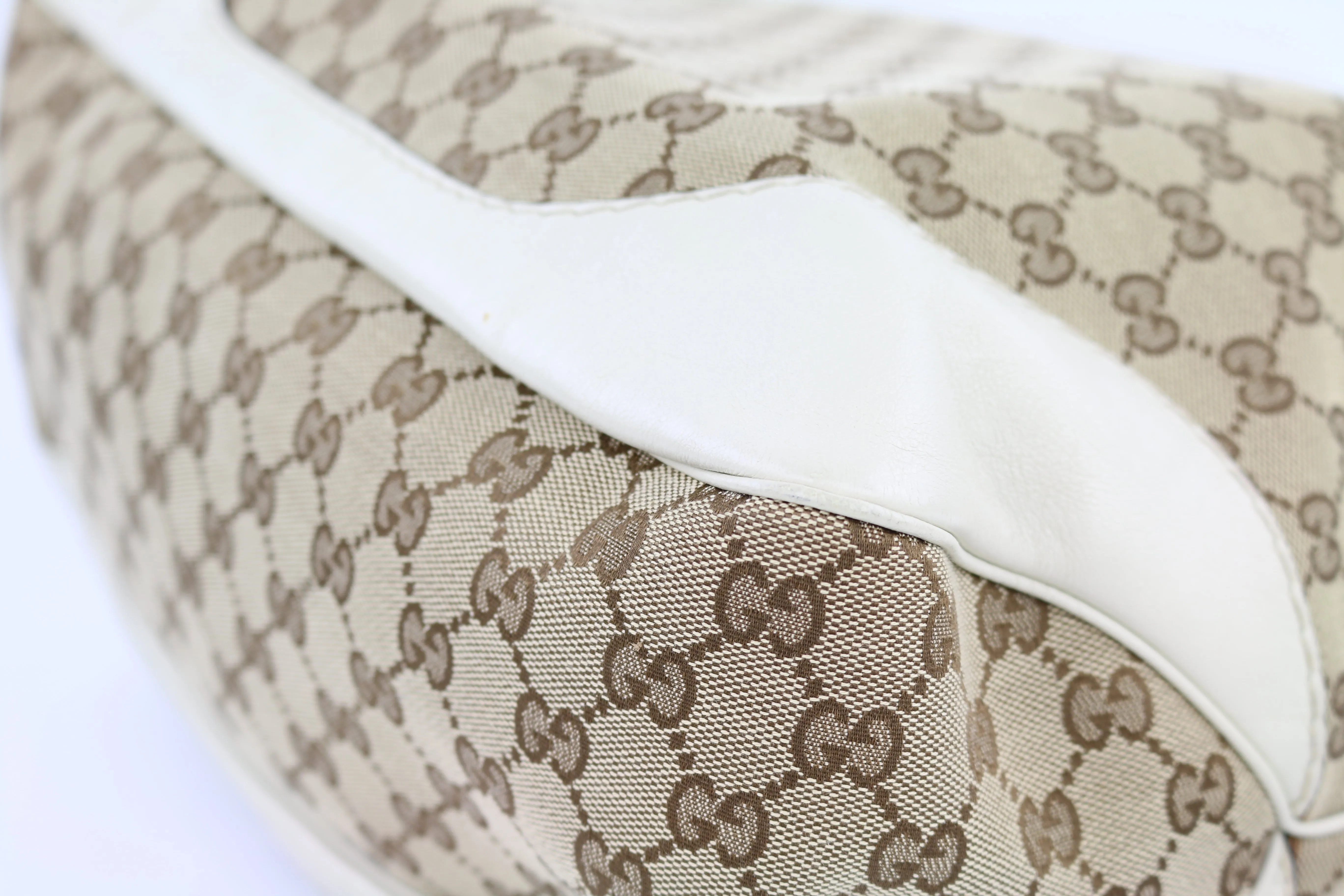 GG Canvas Charlotte Hobo