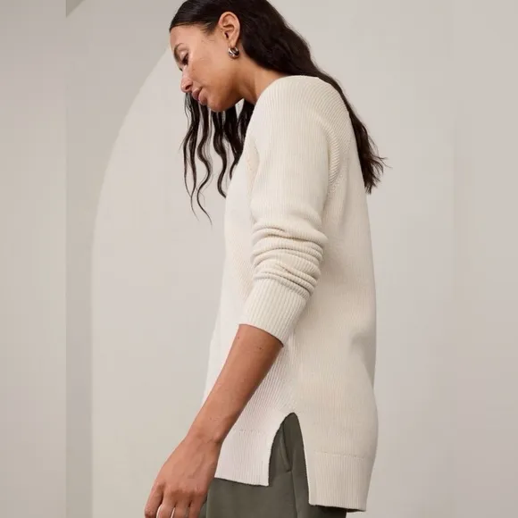 Hanover Refined V Neck Sweater in Bone Size Medium.