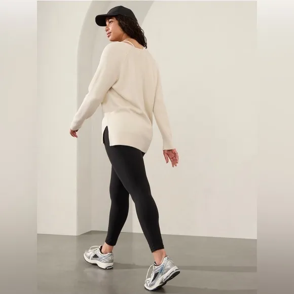 Hanover Refined V Neck Sweater in Bone Size Medium.