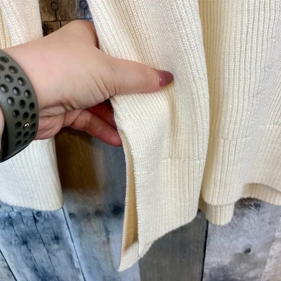 Hanover Refined V Neck Sweater in Bone Size Medium.