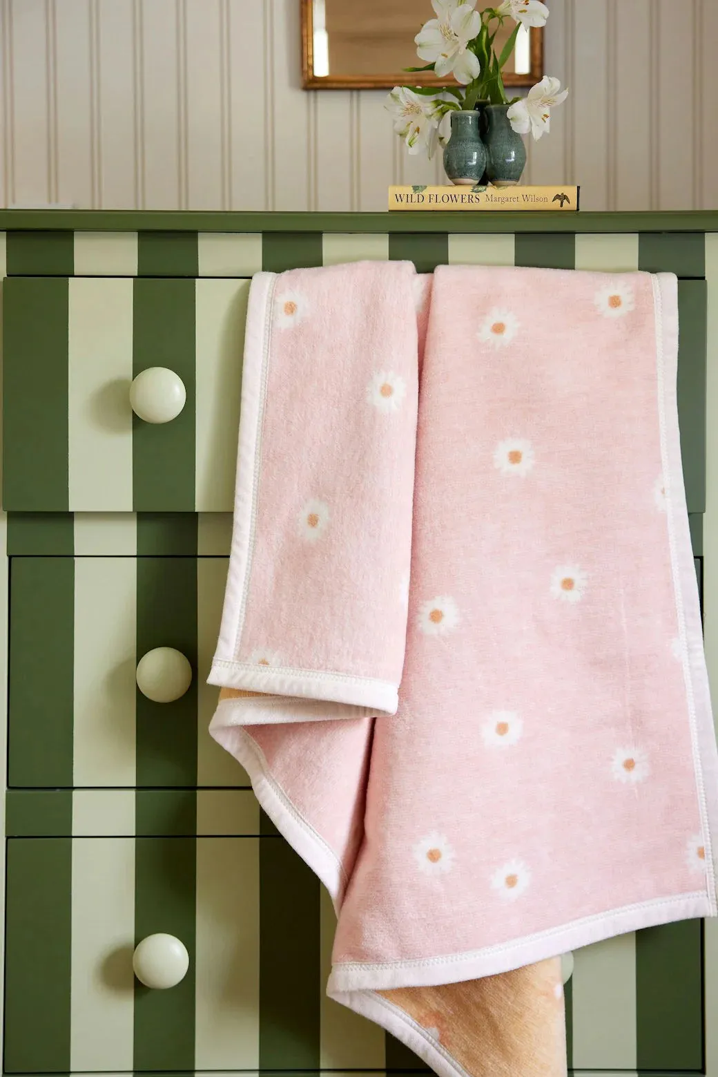 LAZY DAISIES MINI BLANKET