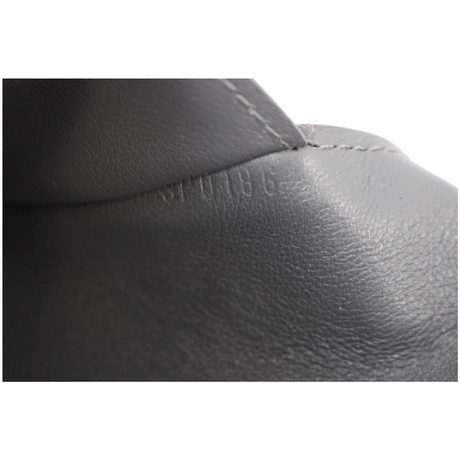 LOUIS VUITTON Brazza Taiga Leather Wallet Grey - Last Call