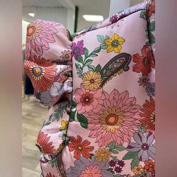 Merci - Flutter Sleeve Floral Print Puff Vest!