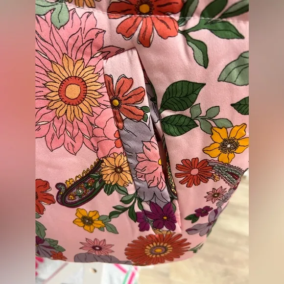 Merci - Flutter Sleeve Floral Print Puff Vest!