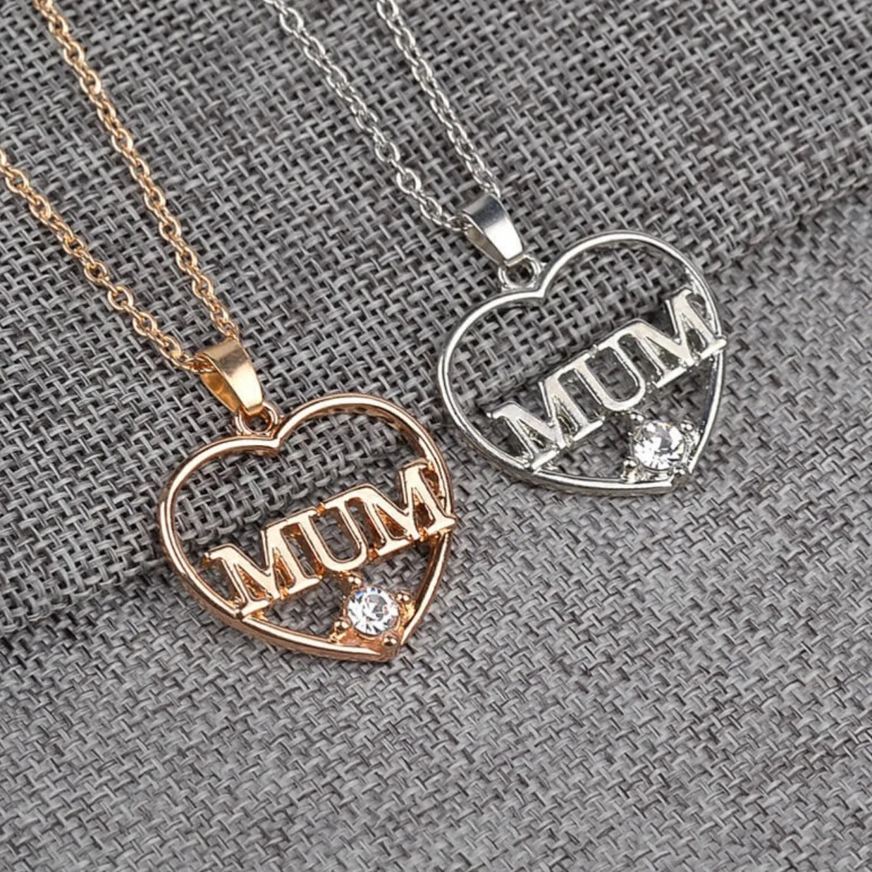 “Mum” Heart Shaped Rhinestone Decor Necklace