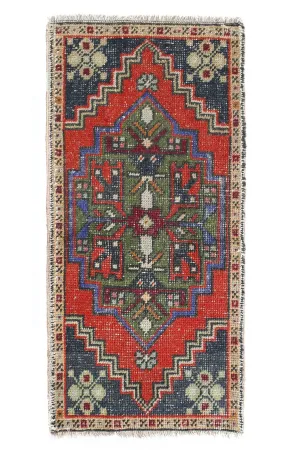 No. 373 Bold Petite Rug
