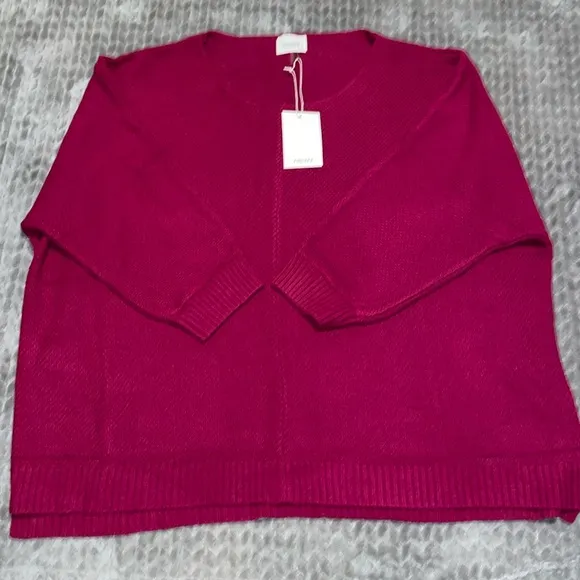 NWT Andree by Unit Crew Neck Sweater.  Size 1X. Magenta. 3/4 Length sleeves.