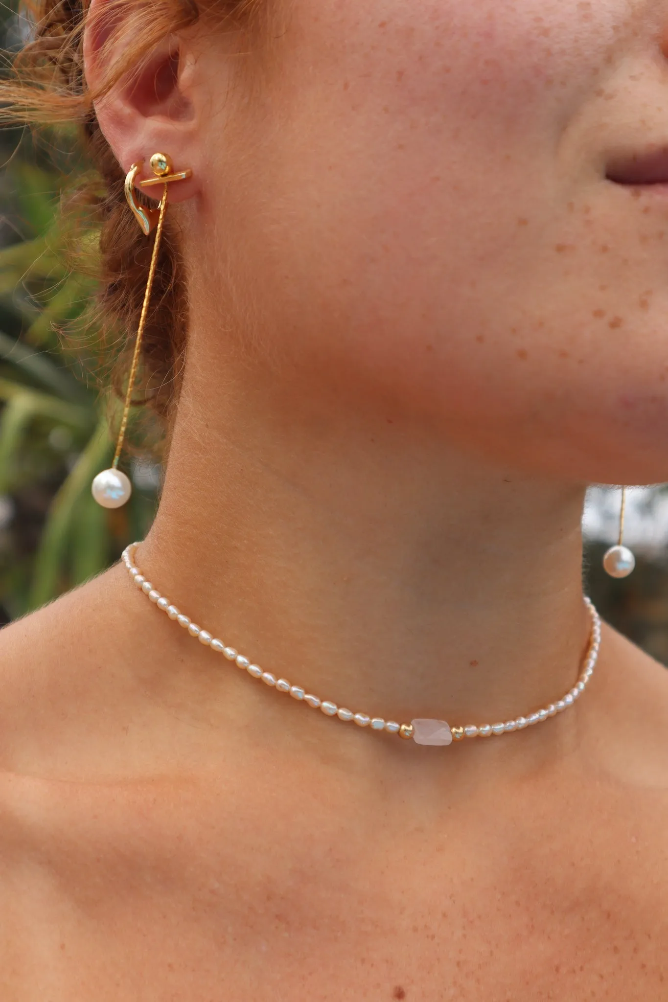 Pearl Set's The Bar Earring