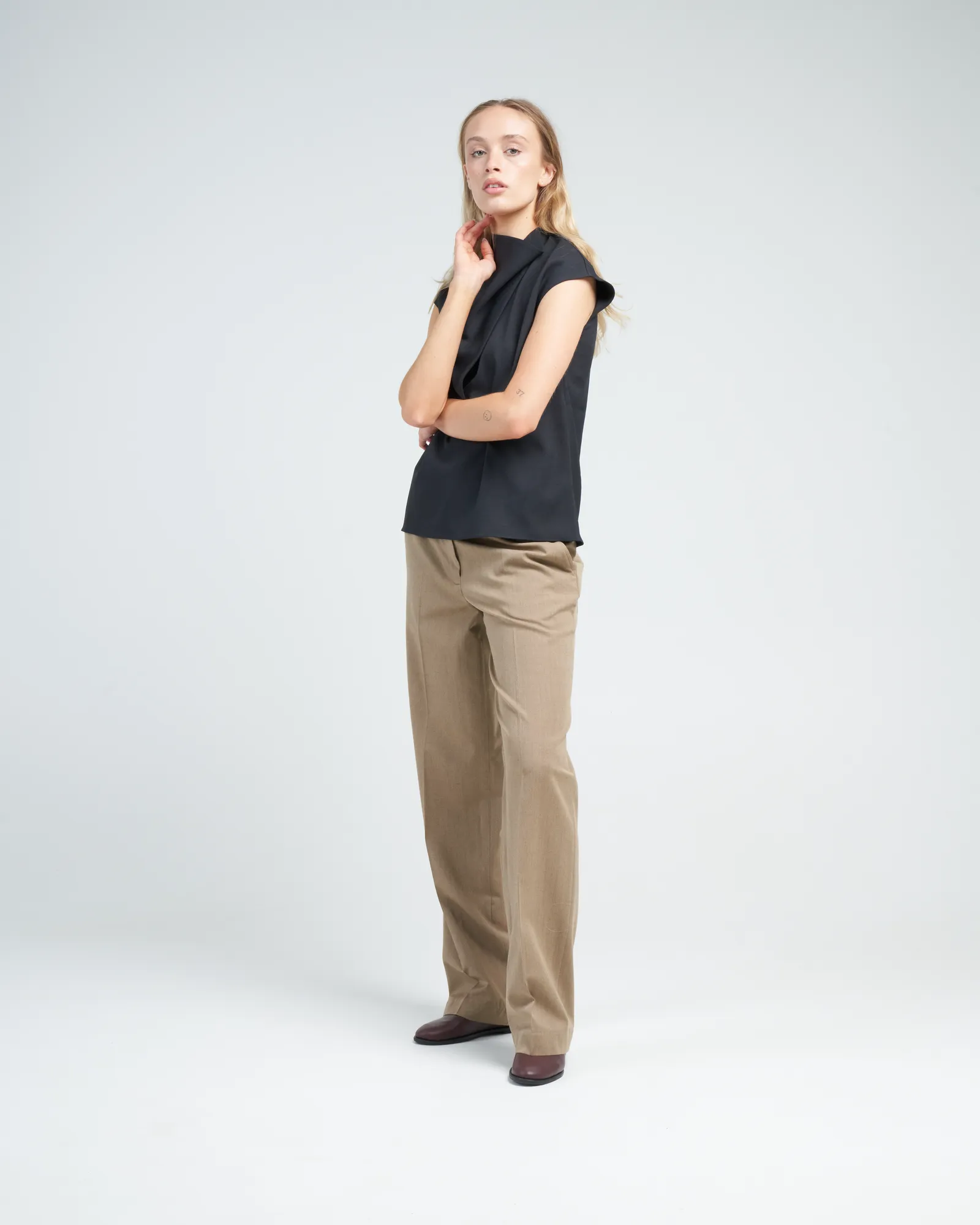 refined wool tricotine suiting rodney straight leg - dark tan
