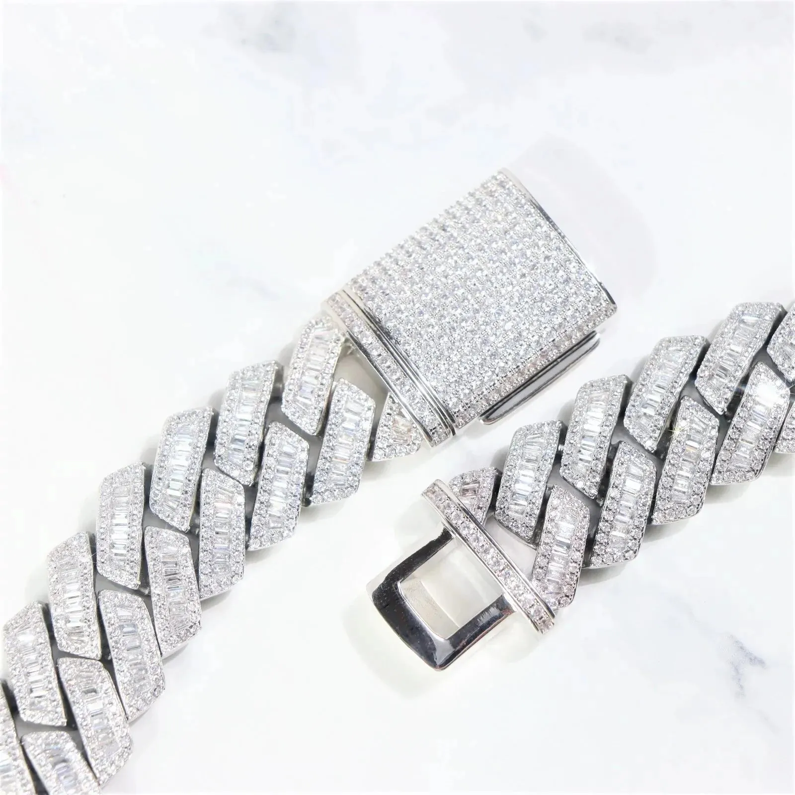 S925 Baguette Moissanite Diamond Cuban Link Chain in White Gold - 16mm