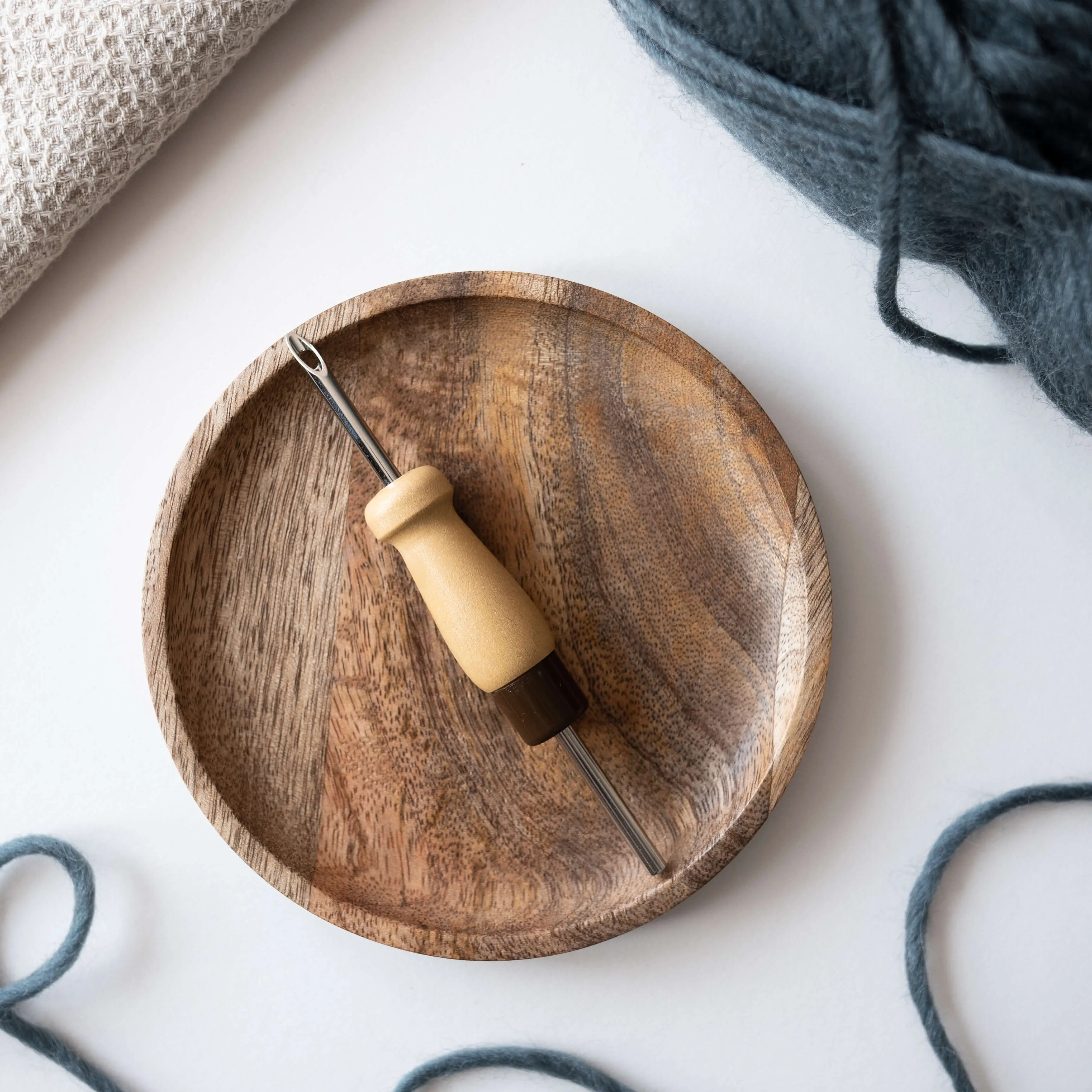 Shapes bold beginner punch needle cushion kit