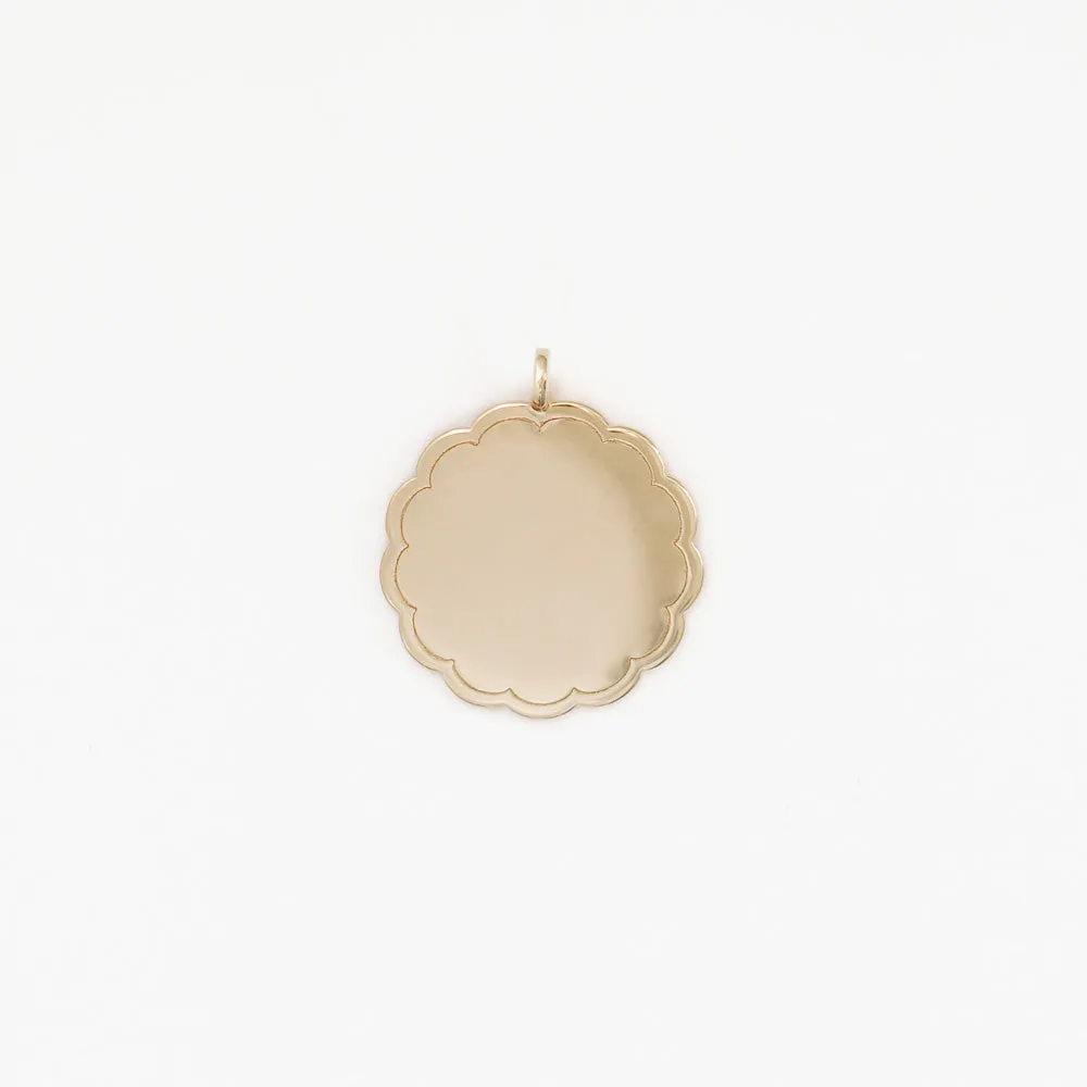 The Medium Scallop Medallion