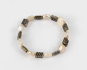 The Perfect Touch - Round Biwa Pearl and Pewter Bracelet