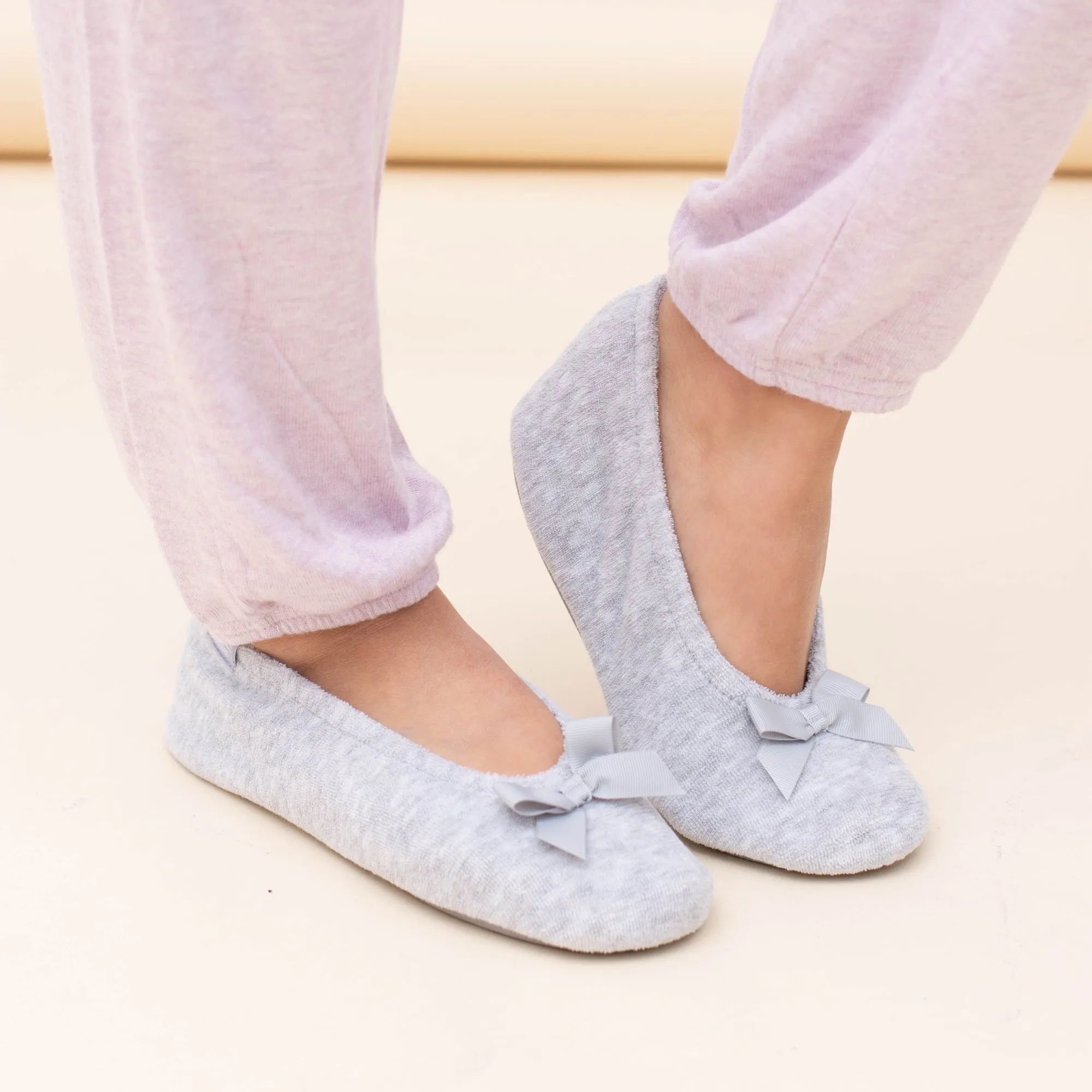 Totes Isotoner STRETCH TERRY BOW Womens Ballet Slippers Grey