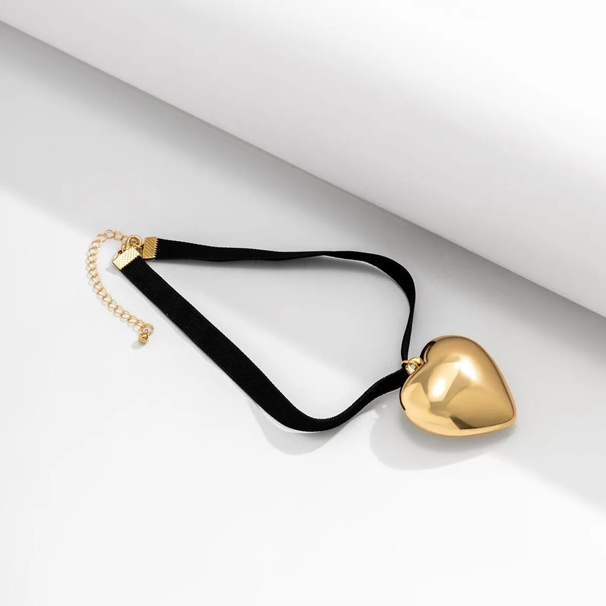 Trendy Heart Pendant Velvet Collar Choker Necklace