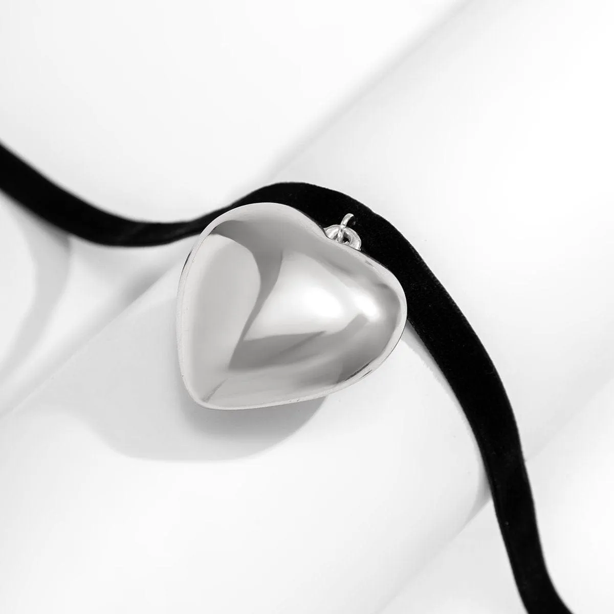 Trendy Heart Pendant Velvet Collar Choker Necklace