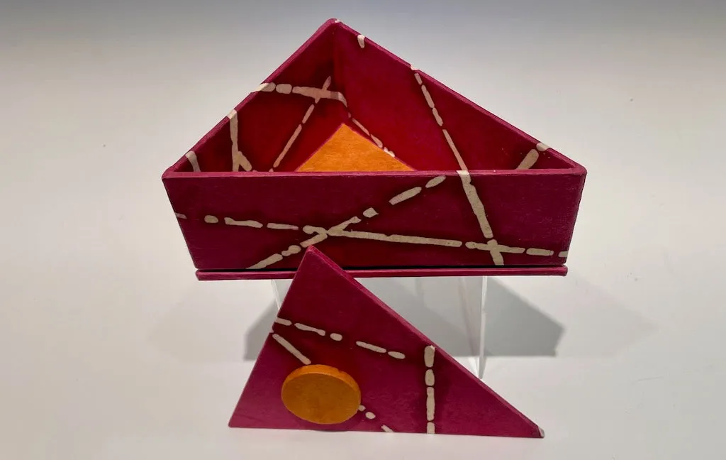 TRIANGULAR HANDMADE BOX JS120