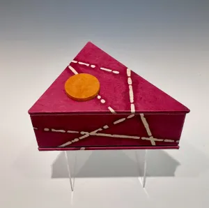 TRIANGULAR HANDMADE BOX JS120