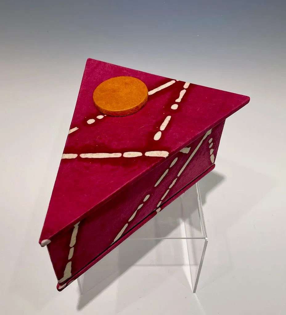 TRIANGULAR HANDMADE BOX JS120