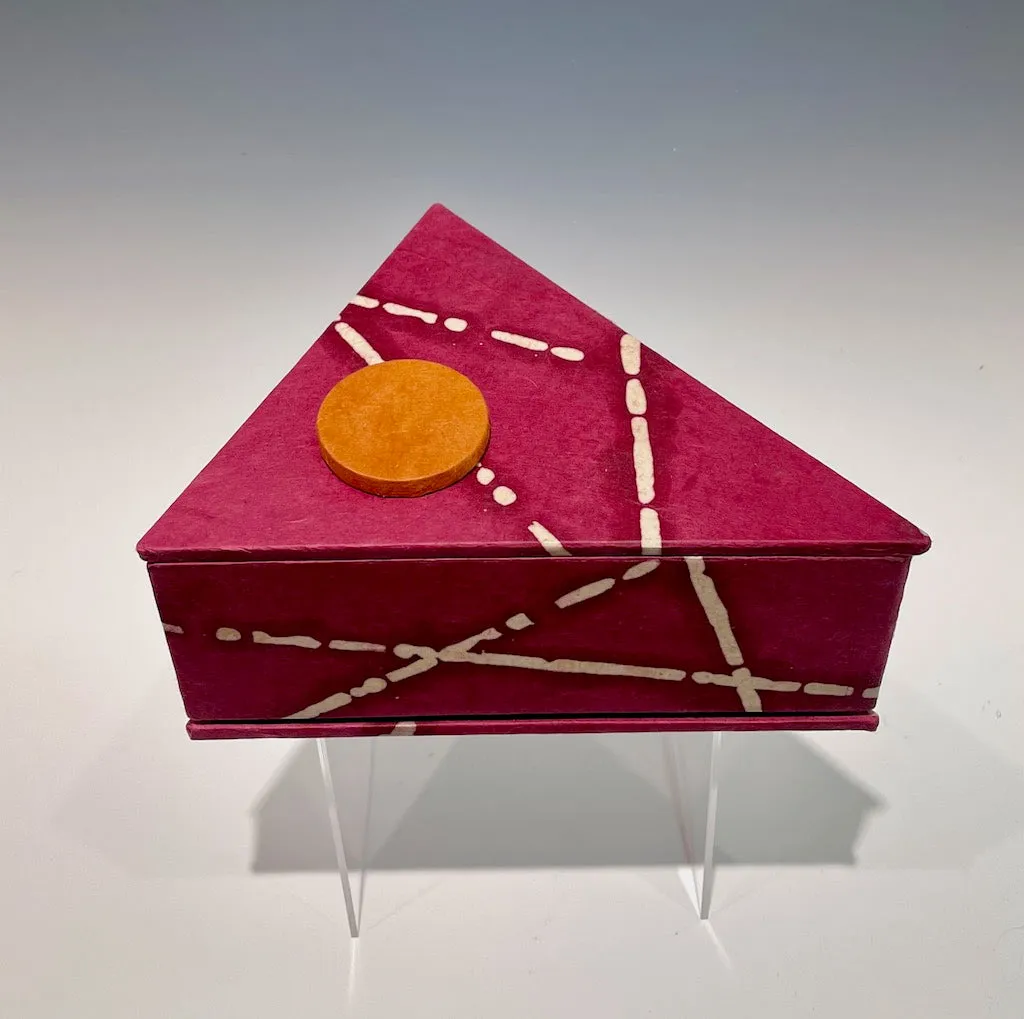 TRIANGULAR HANDMADE BOX JS120