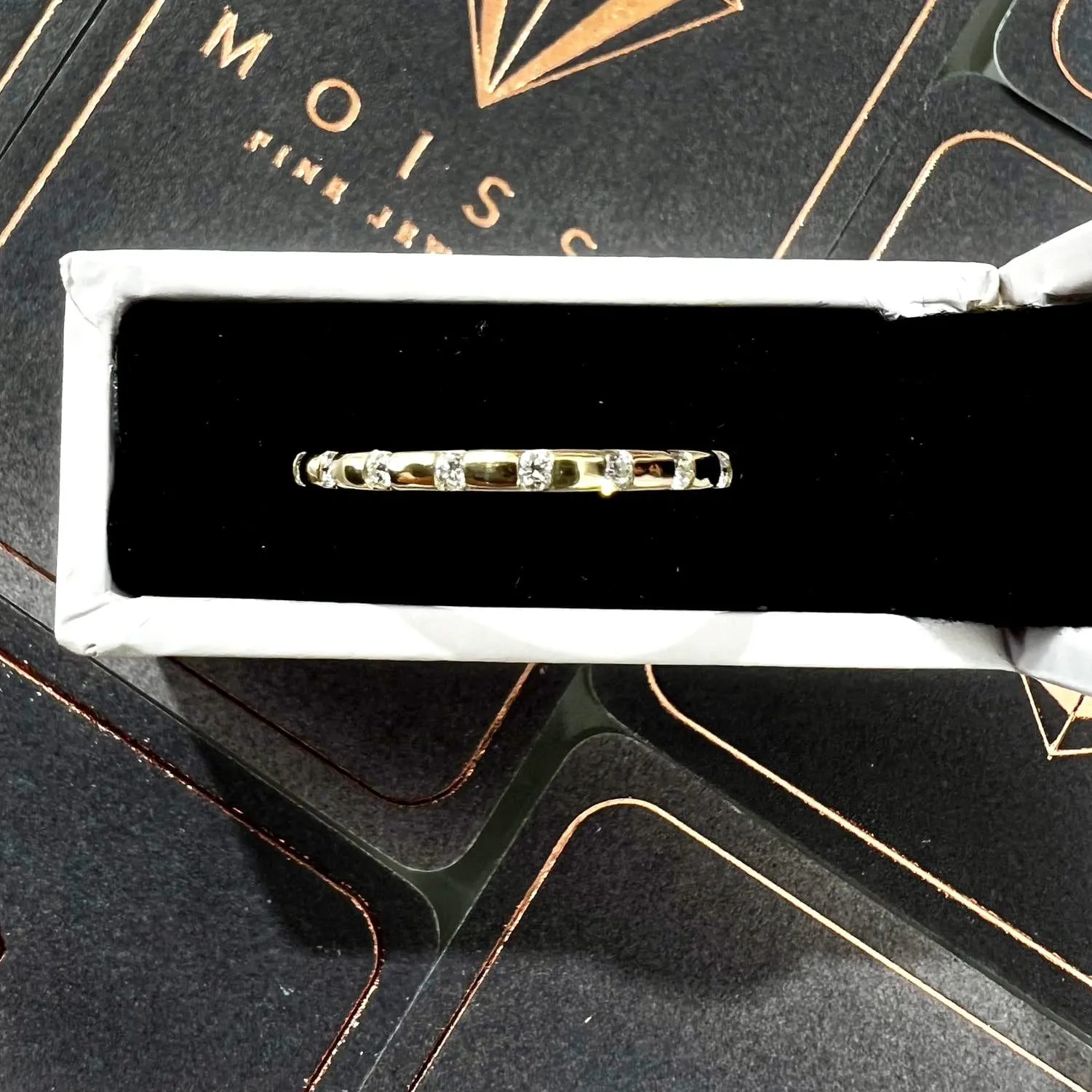 WB0177M ~ MOISSANITE BAND