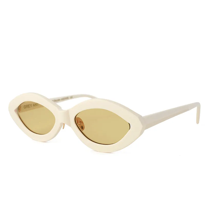 ZOOM: IVORY